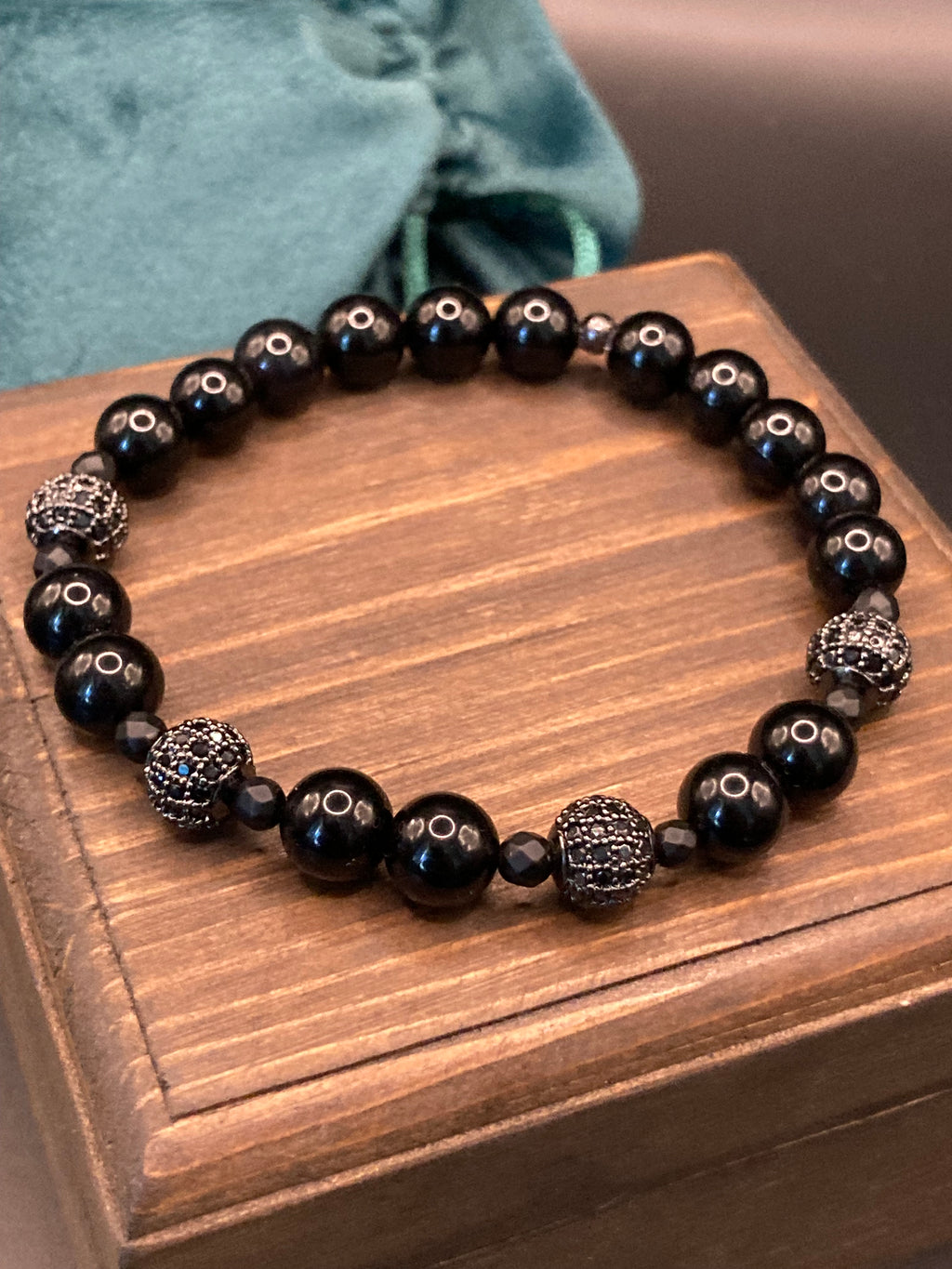 Onyx with cubic zircon stones